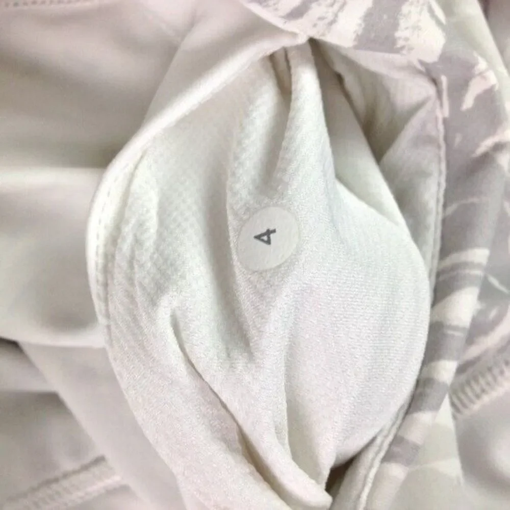 Lululemon Inspire Tight II Palm Camo White Nimbus Women's Size 4 Leggings‎ 7/8